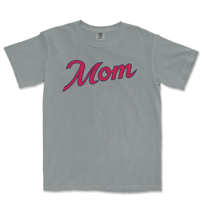 Gray Comfort Colors T-shirt with "Mom" written in pink and navy cursive font, designed for Atlanta baseball moms.